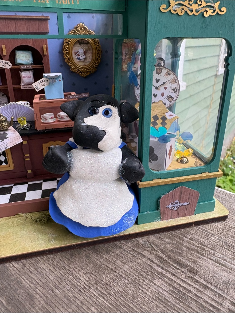 Alice Tea Store Cow - Picture 4 of 14